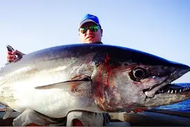 和雷军打地铺创业的大佬，中年放弃百万年薪去钓鱼，却获粉300万图片