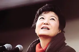 朴家三姐弟：朴槿惠不婚，妹妹嫁小14岁教授，弟弟娶小16岁律师图片