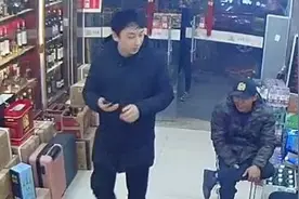 真不愧是首富之子，王校长现身普通小店买烟，单价350元图片