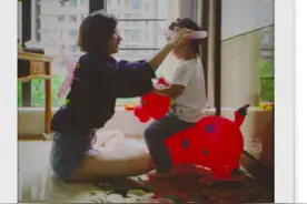 万茜应援团“男人帮”扎堆！38岁结婚生子真佛系，2岁女儿萌翻了图片