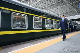 列车长还能帮忙找工作？这趟列车不一般！图片