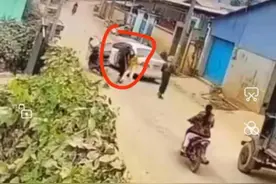 紧邻中国的缅甸木姐，一女性在街上被人持枪绑架，路人无人敢管图片