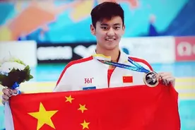 宁泽涛被开除也不颓废！不松懈锻炼保持肌肉感，展露阳刚帅气模样图片