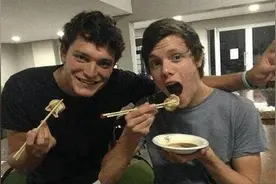 又一中国美食在美国走红，量大又实惠，老外：连吃一个月停不下来图片