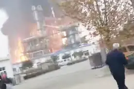 突发！河南盛华德化工公司发生配料罐爆燃 已造成3人受伤视频封面