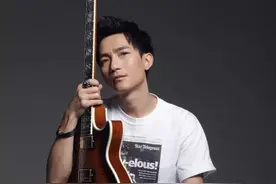 20岁时就曾经让整个海南都疯狂支持他！一夜之间火遍全国图片