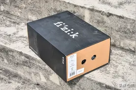 开箱：新奇足弓支撑系统的Fizik公路骑行鞋图片