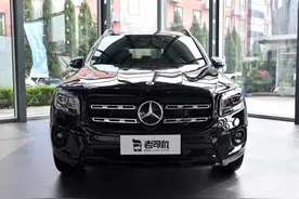 29.28万元起，外形方正，配置够用，三叉星徽大标，实拍奔驰GLB图片