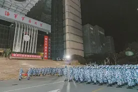 众志成城战疫情 海军军医大学援鄂医疗队群英像图片