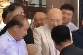 唐僧迟重瑞：娶大11岁富婆，被继子无视，结婚31年从不叫老婆图片