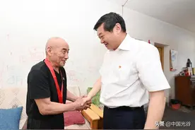 汪祥旺走访慰问困难党员、先进党员、烈士遗属代表图片