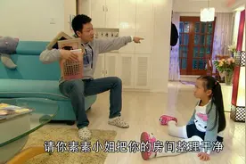 小女孩发狂连妈妈都咬，没想到男保姆来到，一招就让小女孩听话视频封面