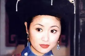 《还珠格格》里的紫薇为什么一定要认爹？图片