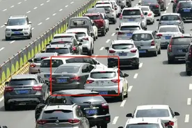 交警提示：遇到这4种追尾，后车属于无责，不知道要吃大亏图片
