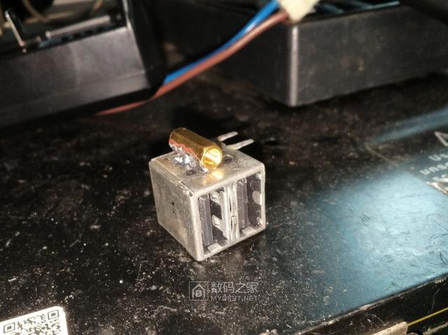福特嘉年华给后座DIY加装点烟器及USB QC3.0充电接口