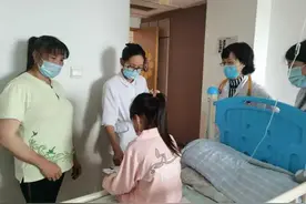 杭州一10岁女孩居然要在马桶上度日？图片