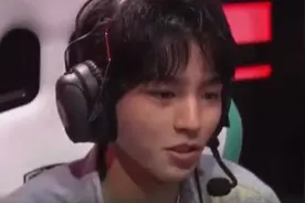 王俊凯是“照骗”？电竞比赛被无美颜镜头怼脸，网友：五官很真实图片