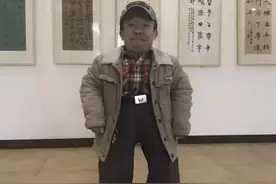 身高1米，苦练书法40年，网友：书法水平一点也不“矮”图片