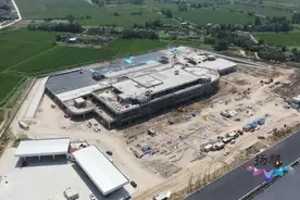 江苏省最大规模“智慧”服务区即将建成 五峰山过江通道公路接线最后“冲刺”图片