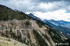 云南有一条德贡公路，可能是中国最危险的公路，修了12年才通车图片