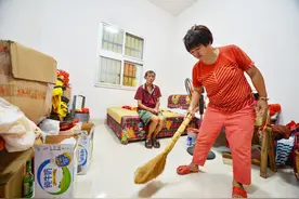 因为一句承诺，码头“最美弟媳妇”照顾患病大伯哥31年！图片