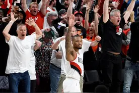 回顾利拉德季后赛超神表现：连续绝平掘金，压哨绝杀雷霆和火箭图片