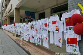 以爱为名“衣”然精彩——德阳市第一幼儿园小班组亲子“彩绘T恤”活动图片