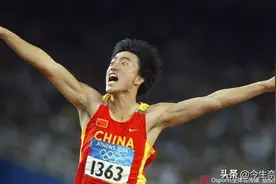 历史上的今天雅典奥运刘翔夺金图片