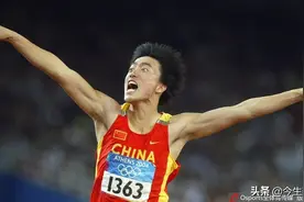 历史上的今天雅典奥运刘翔夺金图片