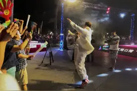 超嗨！龙华区酒吧演艺专场“一起摇摆”嗨动整个海口湾图片
