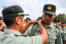 军士晋衔仪式，来了图片