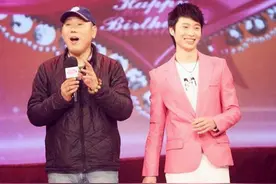 父亲李成儒身家上亿，他却挤在18平的房子里28年，这才是亲爹图片