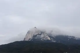 黄山附近的一座名山，原是五岳之一，风景优美可惜知道的人不多图片