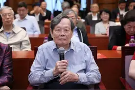 100岁的杨振宁健康矍铄！他的长寿秘诀：6件事坚持了一辈子图片