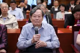 100岁的杨振宁健康矍铄！他的长寿秘诀：6件事坚持了一辈子图片