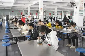 高三年级复学半个月，南阳市南都实验中学——学生生活有序 激情备战高考图片
