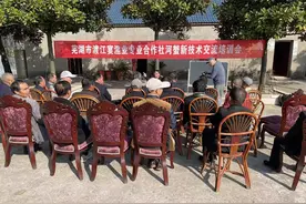 央视致富经栏目正在拍摄安徽渡江宴水产品牌图片