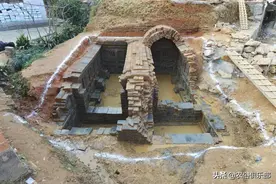 人去世放进小屋几年后再埋？农村厝葬习俗，无可奈何时的临时选择图片