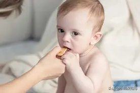 长牙期又痒又难受，要不要给宝宝买磨牙饼干？图片