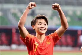 王霜微博晒八块健美腹肌照，和白斩鸡形成鲜明对比，间接打脸男足图片