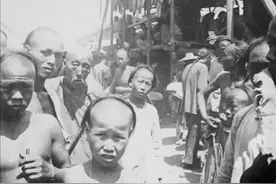 清末老照片，王爷福晋容貌敦厚俏丽，羊倌在颐和园放羊旁若无人图片