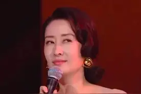 刘敏涛的表情包逼我挖出：大龄女演员那些“放得开”的瞬间图片