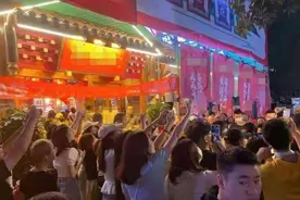 肖战李沁聚餐面对面吃火锅被指恋爱，男方发文否认：假，请勿造谣图片