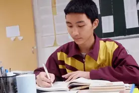 “湖南文科状元”何润琪：707分考上清华大学，现状如何了？图片