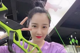 陈小纭被曝与于小彤分手后首晒照 称命里缺木要多穿绿色图片