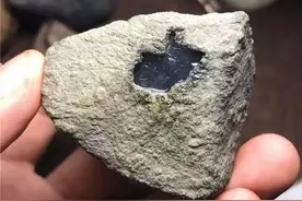 翡翠原石雕刻的高冰鳄鱼起货效果真不错图片