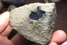 翡翠原石雕刻的高冰鳄鱼起货效果真不错图片