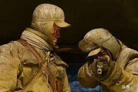 《长津湖》女孩给的红围巾，伍万里很珍惜，陈凯歌的用意太好了图片