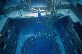 迪拜丨世界上最深的游泳池，有多恐怖？图片