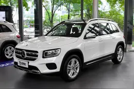 小排量增压油耗低，但放在奔驰上能接受吗？带你看奔驰GLB图片